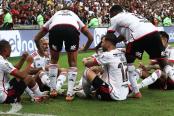 Flamengo goleó a Vasco da Gama y trepó a la cima del Brasileirao
