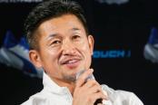 Kazuyoshi Miura, el futbolista más longevo del mundo, seguirá su carrera en Japón
