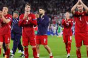Serbia amenaza con irse de la Eurocopa