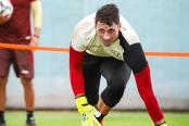 Britos terminó lesionado el Clásico y sería baja por casi un mes en la 'U'