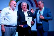 (FOTOS) Francisco Boza fue condecorado por la ISSF en el 40 aniversario de su medalla olímpica de plata