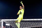 ¡Colgó los guantes! Claudio Bravo anunció su retiro del fútbol profesional