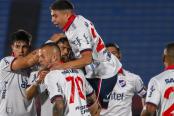 Nacional goleó a Maldonado y es líder en Uruguay
