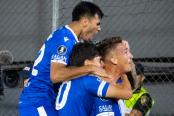 Vélez goleó a Olimpia en Paraguay