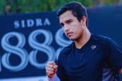 Gonzalo Bueno ganó y avanzó a cuartos de final en Liberec