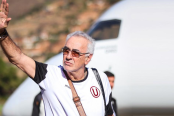 Jorge Fossati estaría cada vez más lejos de seguir como DT en Universitario