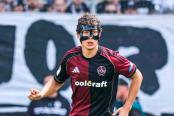Fabio Gruber salió lesionado en la derrota del FC Núremberg por la Segunda de Alemania