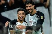 Con Carrillo, Corinthians superó 2-0 a Peñarol 