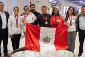 Reyes, Rosas y Mesinas regresaron al Perú tras ganar medallas en Panamericano de surf
