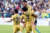 Boca ganó de visita y lidera su grupo
