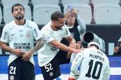 Carrillo ingresó en el triunfo de Corinthians ante Atlético Mineiro
