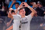 Santos venció a Vitória y empieza a trepar en el Brasileirao
