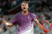 Cobolli avanzó a la gran final del Roland Garros tras retiro de Arnaldi