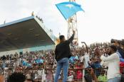 ¡A estadio lleno! Árbitro vetado por Estados Unidos fue recibido como héroe en Somalia