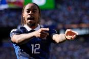 ¿Se muda a Londres? Arsenal estaría tras los pasos de Bradley Barcola