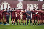 Héctor Cuper presentó la nómina para el debut de la 'U' en el Clausura