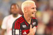 (VIDEO) Flamengo triunfó y se afianzó en la cima del Brasileirao
