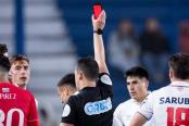 ¡Adiós a las cartulinas! Uruguay estrenó tarjetas electrónicas en el fútbol