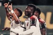 Paranaense goleó a Chapecoense en el Brasileirao