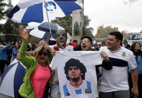 Foto: Presentación de Maradona como DT de Gimnasia