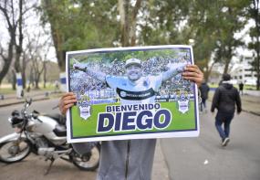Foto: Presentación de Maradona como DT de Gimnasia