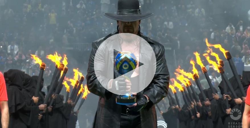 (VIDEO) Undertaker presentó trofeo de la Riyad Season Cup en Arabia