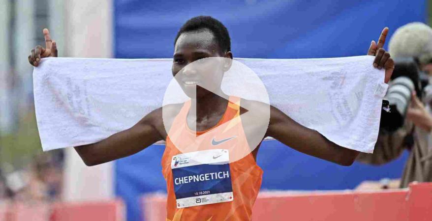 (VIDEO) ¡Keniana Ruth Chepngetich ganó Maratón de Chicago con nuevo récord mundial!