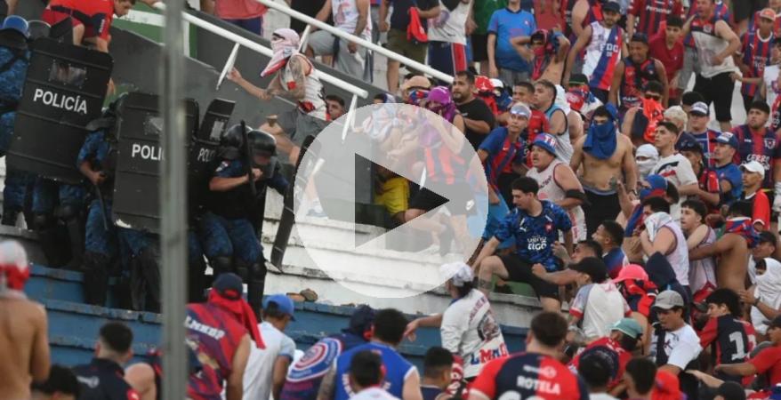 ¡Lamentable! Clásico paraguayo se suspendió por violencia en las tribunas
