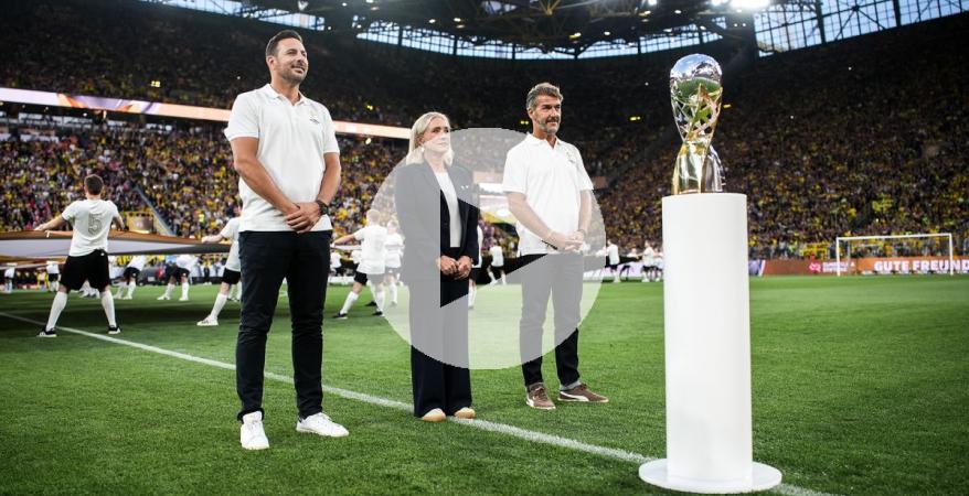 Pizarro estuvo en la previa de la Supercopa de Alemania