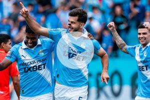(FOTOS) ¡Se mete a la pelea! Cristal derrotó a Grau y trepó al segundo lugar