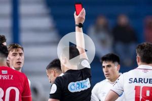 ¡Adiós a las cartulinas! Uruguay estrenó tarjetas electrónicas en el fútbol
