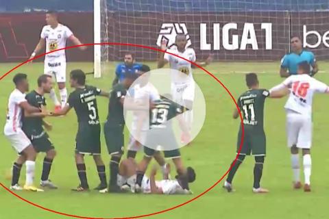 ¡Enloqueció! Novick agredió a Sosa y fue expulsado del Universitario vs. Ayacucho FC | VIDEO