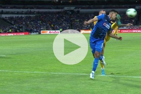 (VIDEO) Abram recibió una patada en el rostro y el rival fue expulsado