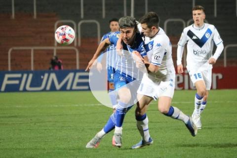 (VIDEO) Pasó de todo en el Godoy-Vélez: Blooper del portero Hoyos; golazo de Godín e infracción y roja para el DT Medina