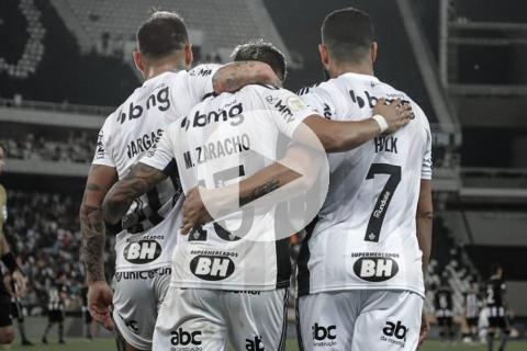 (VIDEO) Atlético Mineiro trepó a la cima del Brasileirao