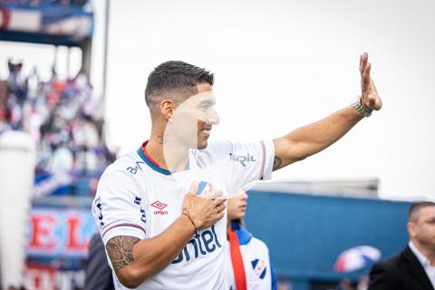 ¡Y un día volvió!: Luis Suárez fue presentado ante multitud de hinchas del Nacional