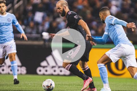 (VIDEO) Tras casi 17 años, 'Pipita' Higuaín le puso punto final a su carrera