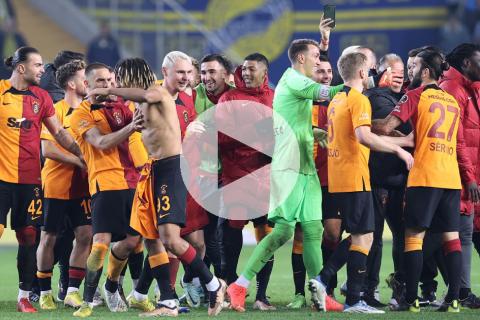(VIDEO) Galatasaray goleó en el Clásico turco