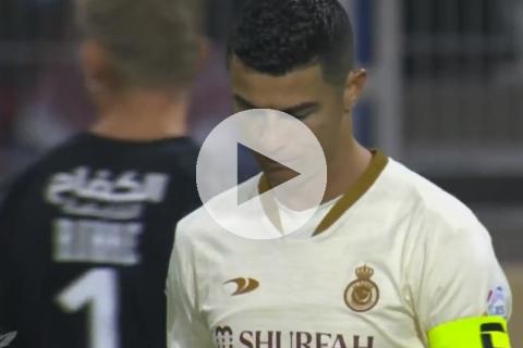 (VIDEO) El palo le negó su primer gol oficial de 'CR7' en Al Nassr