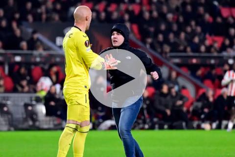 (VIDEO) PSV impuso sanción de 40 años sin poder entrar a los estadios a aficionado que golpeó a Dmitrovic