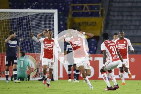 ¡Para no creerlo! Santa Fe volteó 2-1 a Gimnasia en la agonía del partido