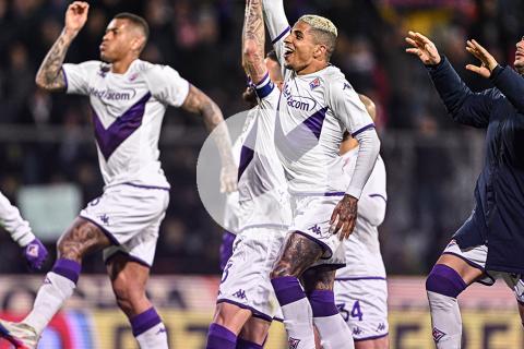 (VIDEO) Fiorentina venció a Cremonese y puso pie y medio en la final de la Copa Italia