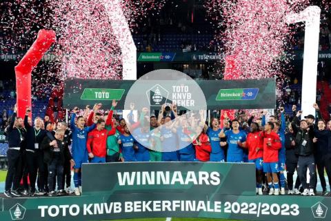 (VIDEO) En infartante definición de penales, PSV conquistó la KNVB Beker