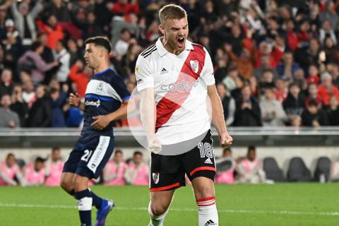 River Plate goleó a Gimnasia y lidera en solitario la liga argentina