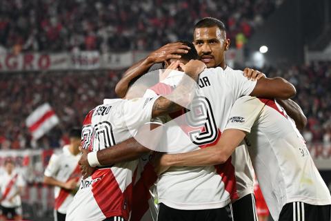 (VIDEO) River Plate venció a Independiente y es más puntero que nunca en Argentina