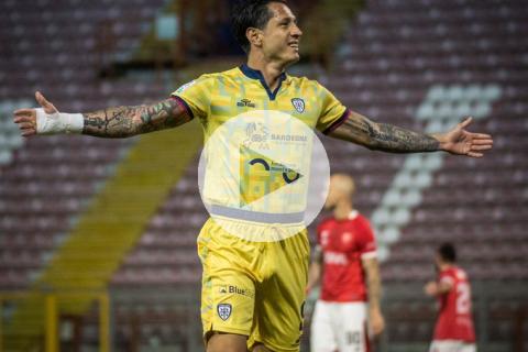 (VIDEO) ¡Apareció el goleador! Lapadula abrió el marcador para Cagliari ante Peruggia