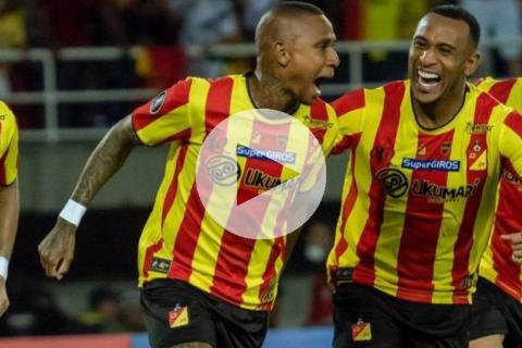 Arley Rodríguez: "Tengo una bonita relación con Advíncula"