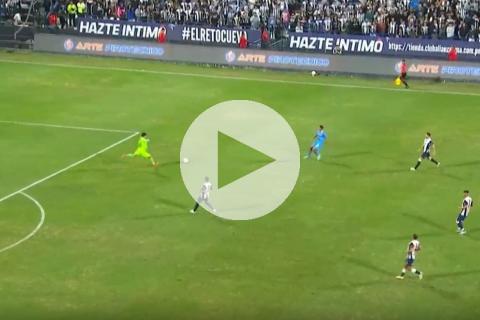 (VIDEO) Blooper de Saravia permitió gol de espalda de Oncoy