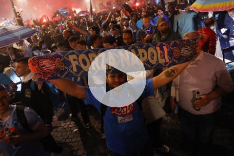 (VIDEO) Una ciudad entera de fiesta: Así celebró la ciudad de Napoli el Scudetto