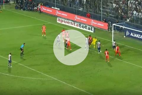 (VIDEO) Gabriel Costa y el imperdonable gol que erró